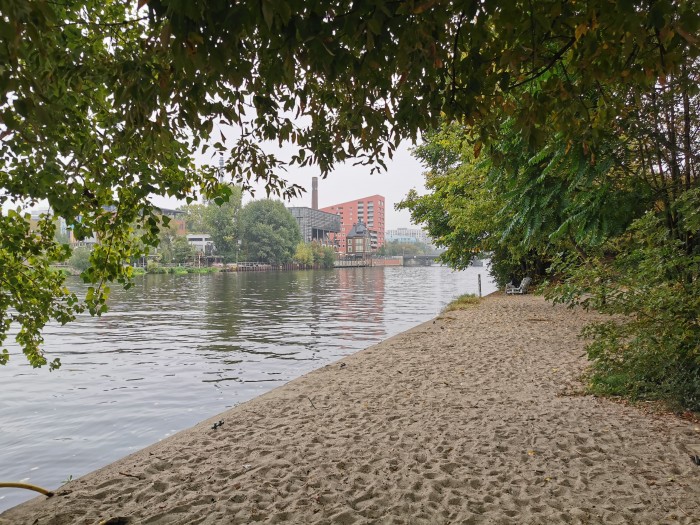 Die Aufnahme des P30 Pro von Huawei hat im Vergleich einen leicht höheren Kontrast. (Bild: Tobias Költzsch/Golem.de)